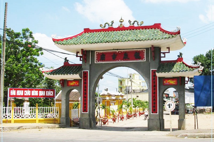 Đình Bình Thuỷ mang đậm kiến trúc Trung Hoa